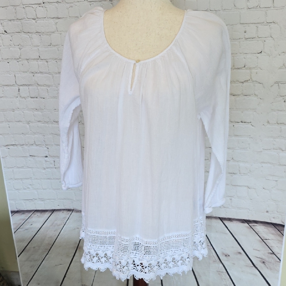 American Living White Boho Blouse Crochet Lace Hem Keyhole‎ Neck Size M
